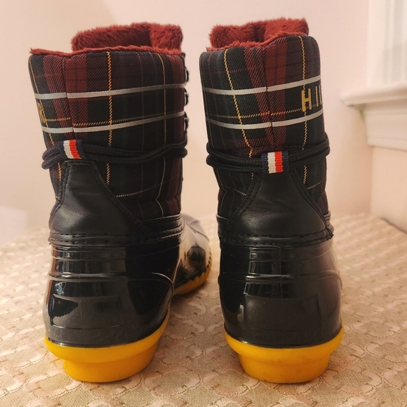 NIB Tommy Hilfiger Women's Hessa Duck Boots Size 7, Navy - Picture 7 of 10